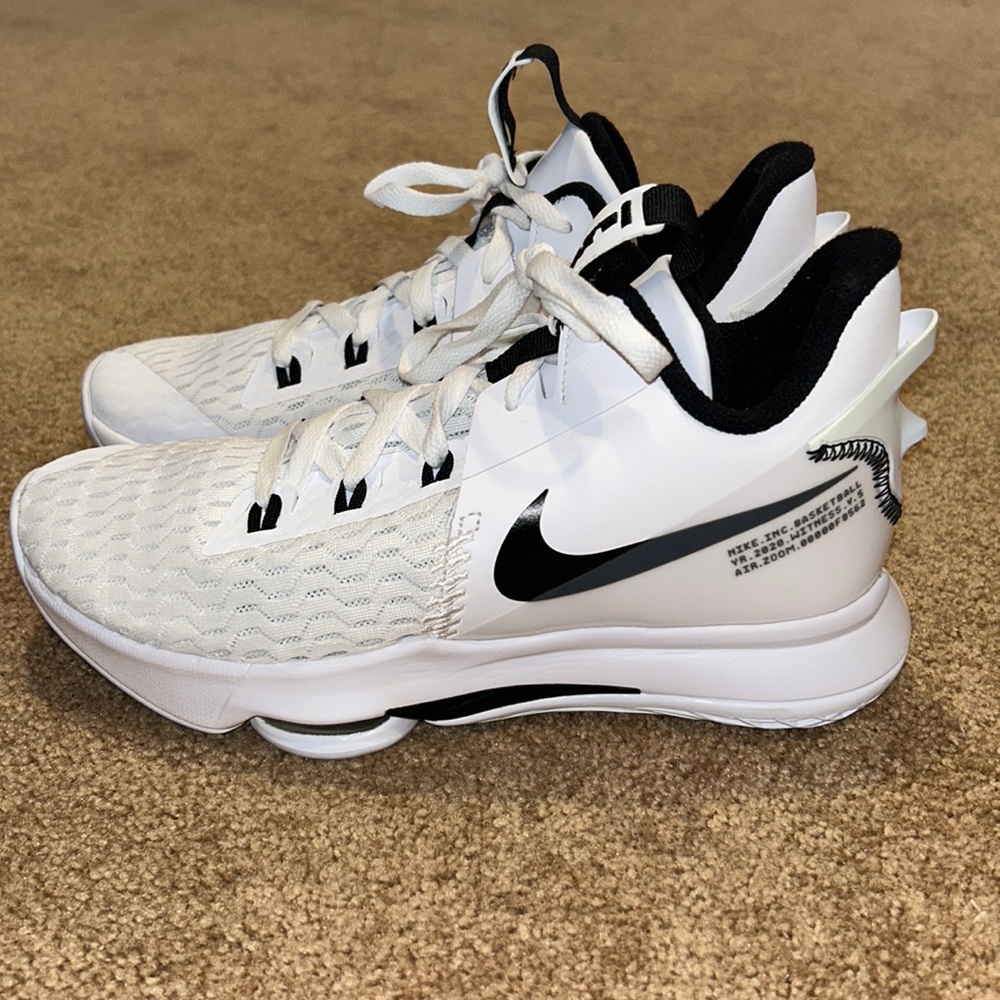 Nike Lebron Witness 5 EP “White Black”